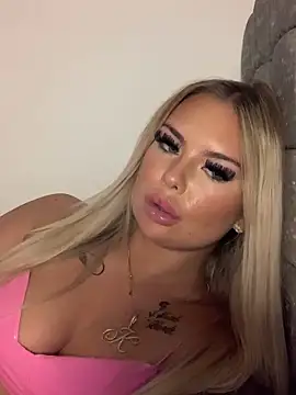 Snapshot of UKJuicyPrincess chatting on 02.04.25 UKJuicyPrincess online show from 02.04.25