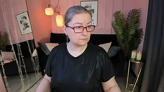 AlexandraKind online show from 02.08.26