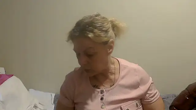 housewife shantie online show from 10.05.25