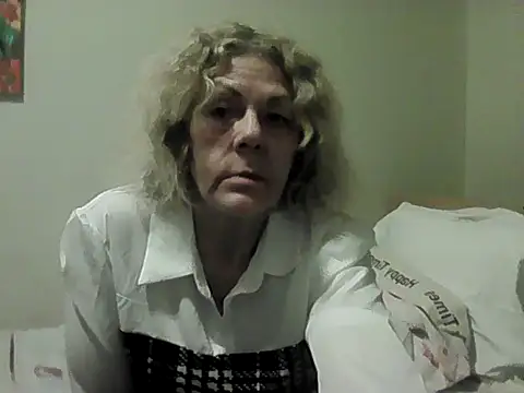 Snapshot of housewife_shantie chatting on 03.12.26 housewife shantie online show from 03.12.26