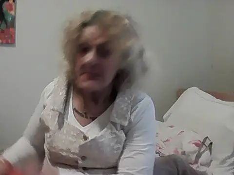 Snapshot of housewife_shantie chatting on 03.28.26 housewife shantie online show from 03.28.26