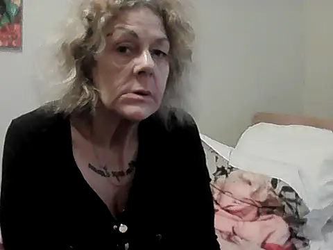 Snapshot of housewife_shantie chatting on 04.04.26 housewife shantie online show from 04.04.26