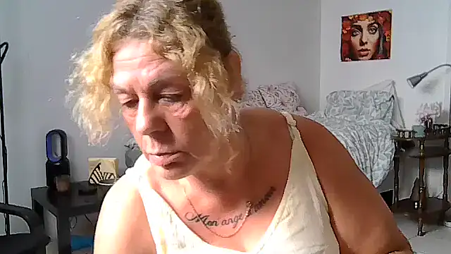 Snapshot of housewife_shantie chatting on 07.11.26 housewife shantie online show from 07.11.26