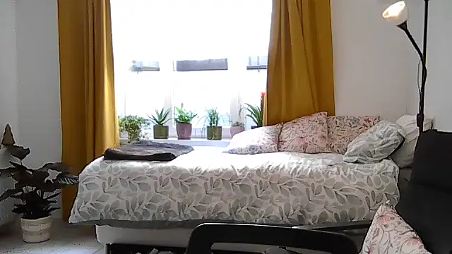 Snapshot of housewife_shantie chatting on 07.20.26 housewife shantie online show from 07.20.26