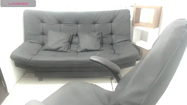 Snapshot of lulu_25_ chatting on 04.21.26 lulu 25 online show from 04.21.26