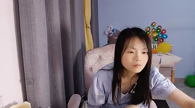 Snapshot of Lena-yyds chatting on 03.04.25 Lena-yyds online show from 03.04.25