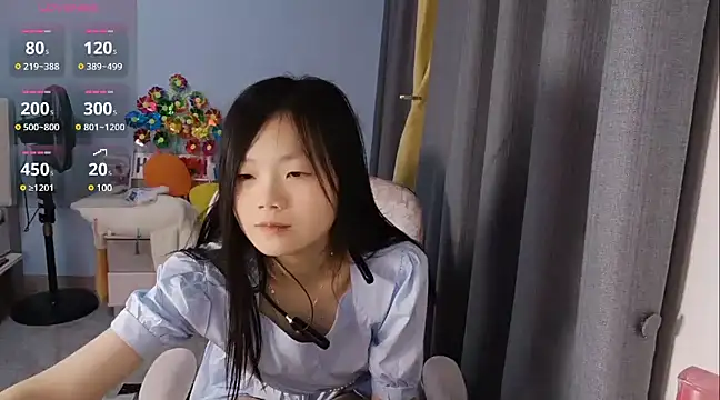 Snapshot of Lena-yyds chatting on 03.19.25 Lena-yyds online show from 03.19.25