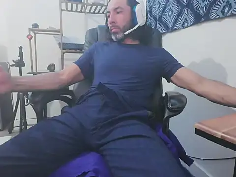 Aleja-DogMale online show from 04.29.26