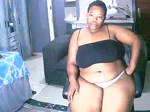 Snapshot of curvyloneah75 chatting on 12.10.24 curvyloneah75 online show from 12.10.24
