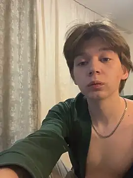 Snapshot of W_N_G_S chatting on 02.09.25 W N G S online show from 02.09.25