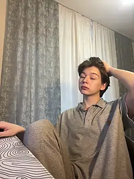 Snapshot of W_N_G_S chatting on 03.11.25 W N G S online show from 03.11.25