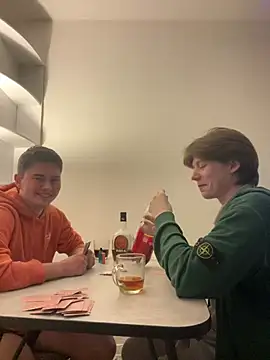 Snapshot of W_N_G_S chatting on 03.12.25 W N G S online show from 03.12.25