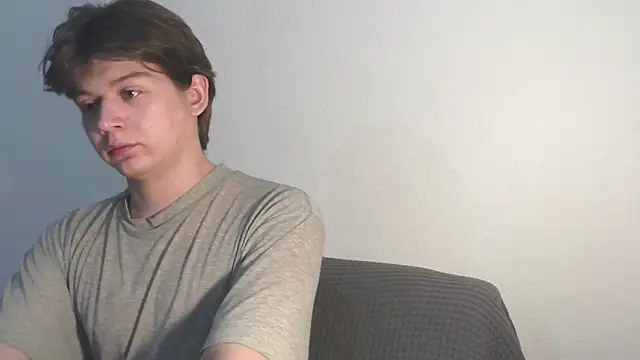 Snapshot of W_N_G_S chatting on 09.10.25 W N G S online show from 09.10.25