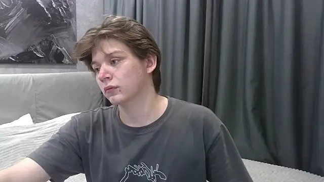 Snapshot of W_N_G_S chatting on 09.27.25 W N G S online show from 09.27.25