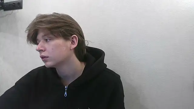 Snapshot of W_N_G_S chatting on 09.30.25 W N G S online show from 09.30.25