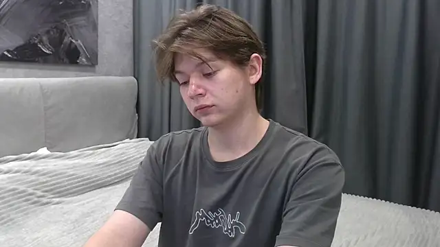 Snapshot of W_N_G_S chatting on 10.05.25 W N G S online show from 10.05.25