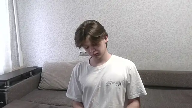 Snapshot of W_N_G_S chatting on 10.28.25 W N G S online show from 10.28.25