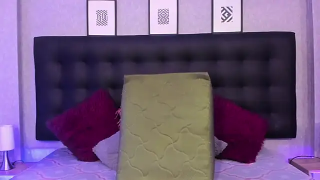 Snapshot of MeleekXXX_ chatting on 02.05.25 MeleekXXX online show from 02.05.25