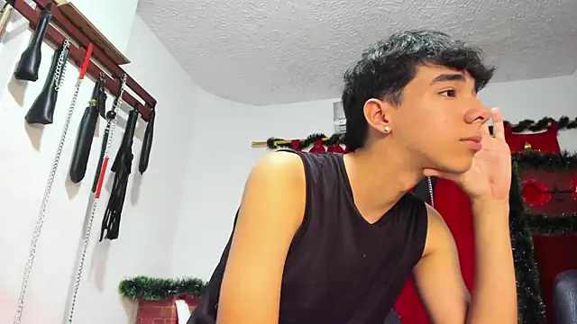 Snapshot of Harry_LatinBoy chatting on 12.06.24 Harry LatinBoy online show from 12.06.24