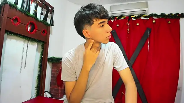 Snapshot of Harry_LatinBoy chatting on 12.14.24 Harry LatinBoy online show from 12.14.24