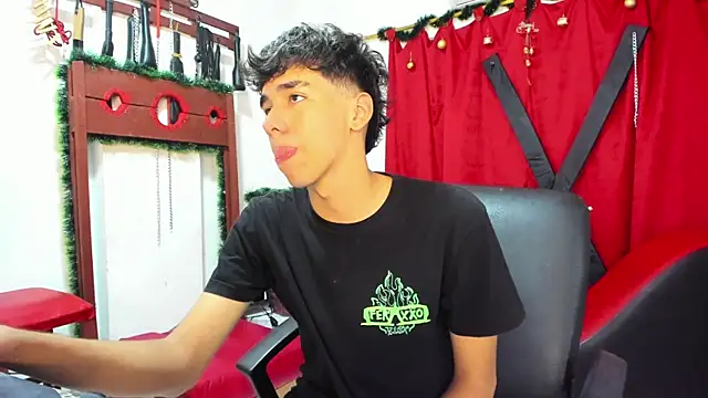 Snapshot of Harry_LatinBoy chatting on 12.16.24 Harry LatinBoy online show from 12.16.24