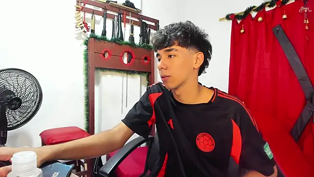 Snapshot of Harry_LatinBoy chatting on 12.16.24 Harry LatinBoy online show from 12.16.24