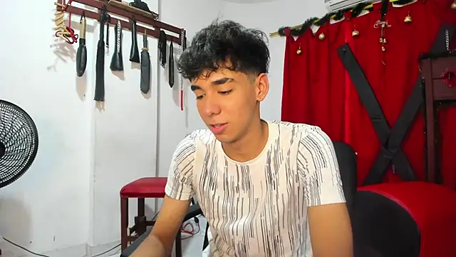 Snapshot of Harry_LatinBoy chatting on 12.17.24 Harry LatinBoy online show from 12.17.24