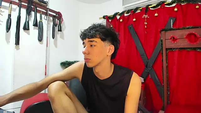 Snapshot of Harry_LatinBoy chatting on 12.19.24 Harry LatinBoy online show from 12.19.24