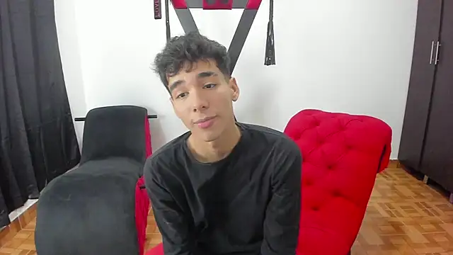 Snapshot of Harry_LatinBoy chatting on 01.13.25 Harry LatinBoy online show from 01.13.25