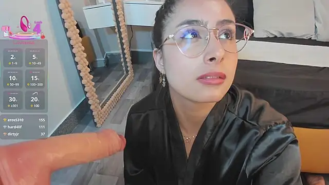 Julia Martinez  online show from 03.15.25