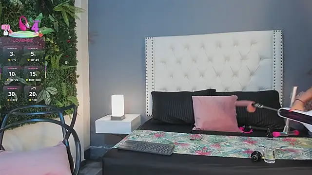 Julia Martinez  online show from 11.28.25