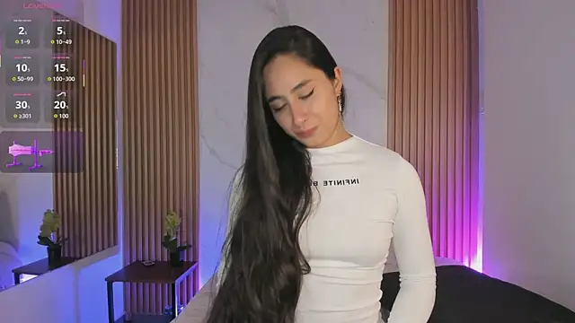 Julia Martinez  online show from 03.16.26