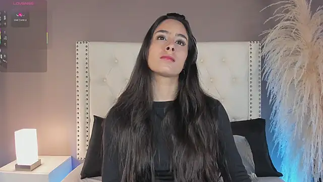 Julia Martinez  online show from 04.29.26