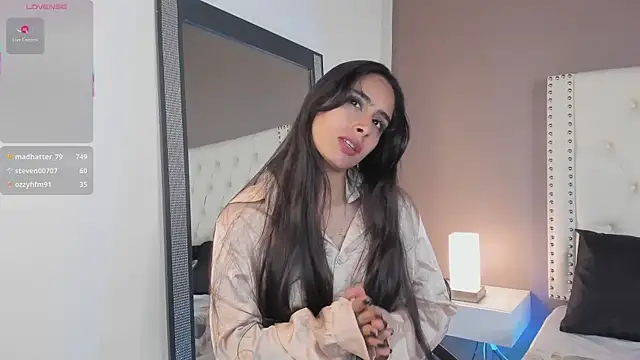 Julia Martinez  online show from 04.29.26