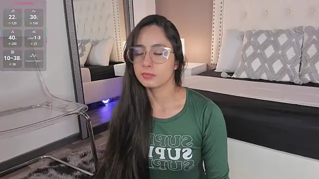 Julia Martinez  online show from 06.24.26