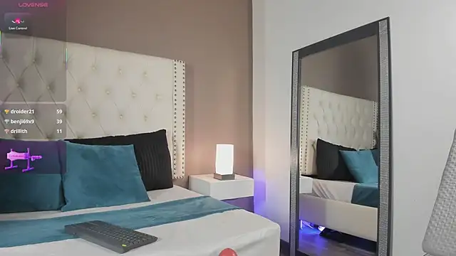 Julia Martinez  online show from 07.28.26