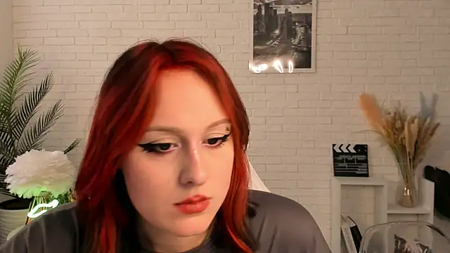 Snapshot of EdlaHatter chatting on 12.04.24 EdlaHatter online show from 12.04.24