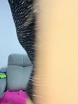 Snapshot of Leyna_Kenet chatting on 02.16.25 Leyna Kenet online show from 02.16.25