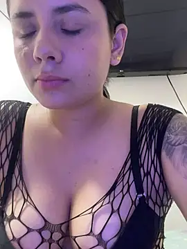 Snapshot of Leyna_Kenet chatting on 04.20.26 Leyna Kenet online show from 04.20.26