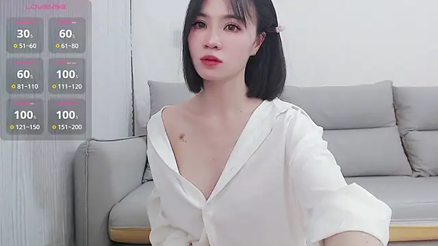 Snapshot of Koi-m- chatting on 02.08.25 Koi-m- online show from 02.08.25