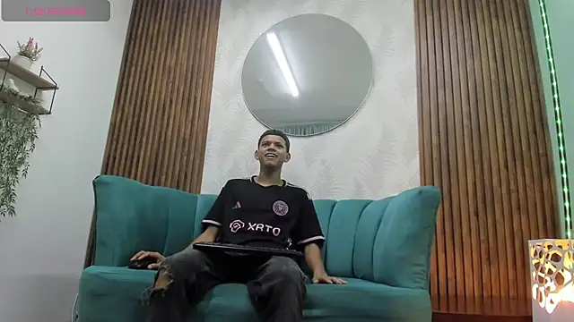 Snapshot of Jeffry_wolvess chatting on 02.18.25 Jeffry wolvess online show from 02.18.25