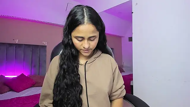 Giselle Roldan online show from 06.07.26