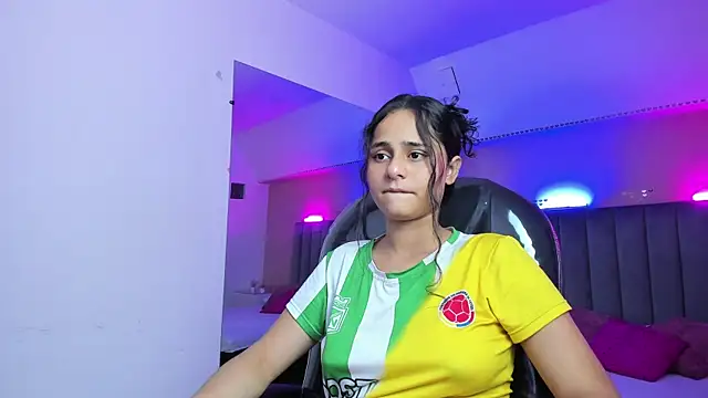 Giselle Roldan online show from 06.18.26