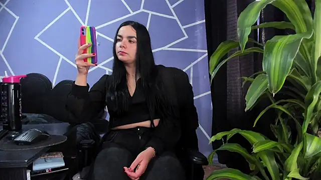 Snapshot of thakytona chatting on 09.30.25 thakytona online show from 09.30.25