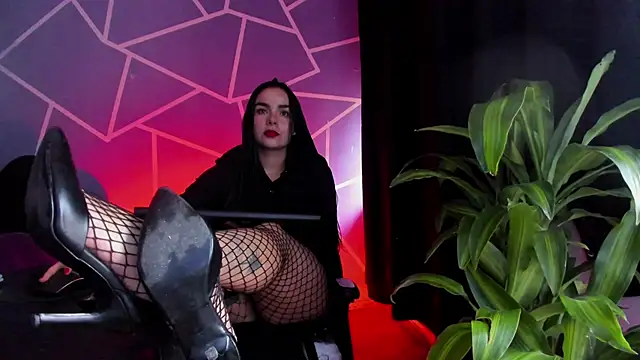 Snapshot of thakytona chatting on 10.19.25 thakytona online show from 10.19.25