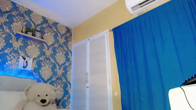 nicoledollts online show from 04.30.26