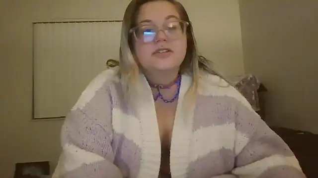 Snapshot of HoneyBear19 chatting on 02.24.25 HoneyBear19 online show from 02.24.25