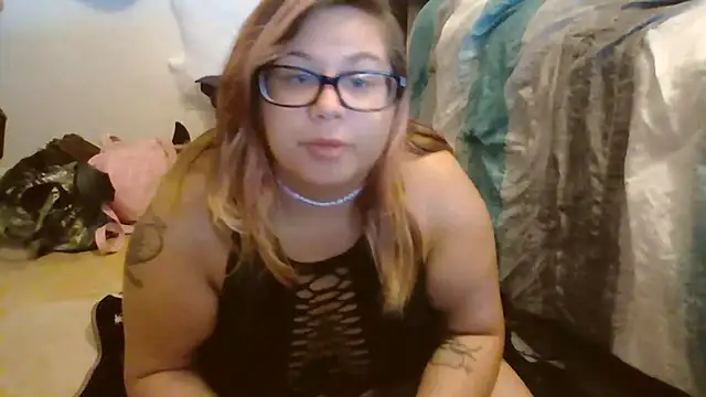 Snapshot of HoneyBear19 chatting on 10.23.25 HoneyBear19 online show from 10.23.25