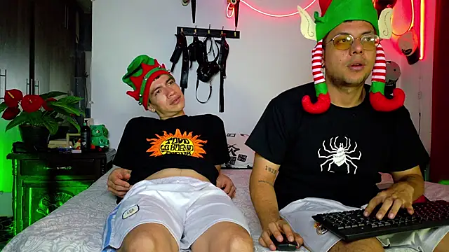 Snapshot of Nymphobuddies chatting on 12.21.24 Nymphobuddies online show from 12.21.24