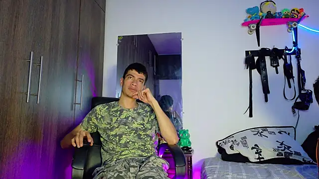 Snapshot of Nymphobuddies chatting on 01.20.25 Nymphobuddies online show from 01.20.25